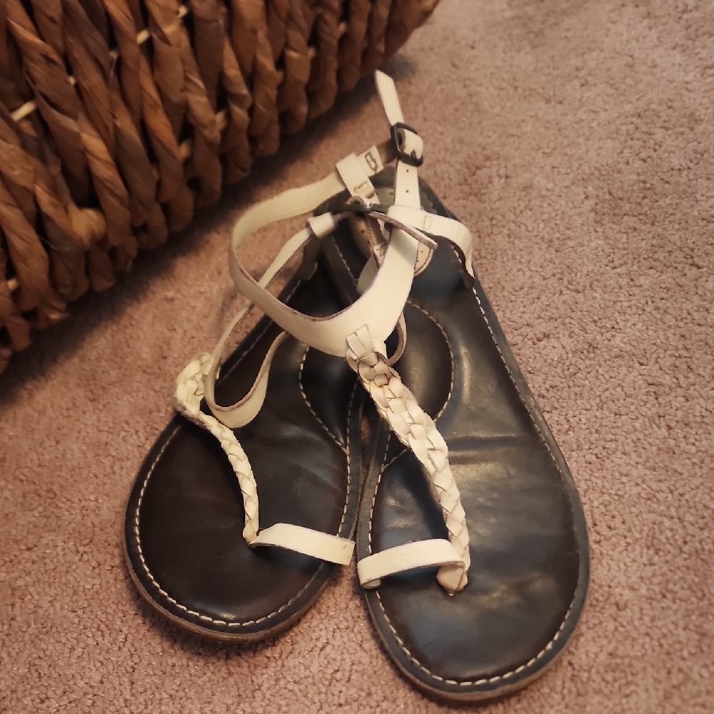 Fossil White and Brown Sandals with Sleek Design